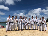 Okinawa 2019 skupina po tréninku na pláži